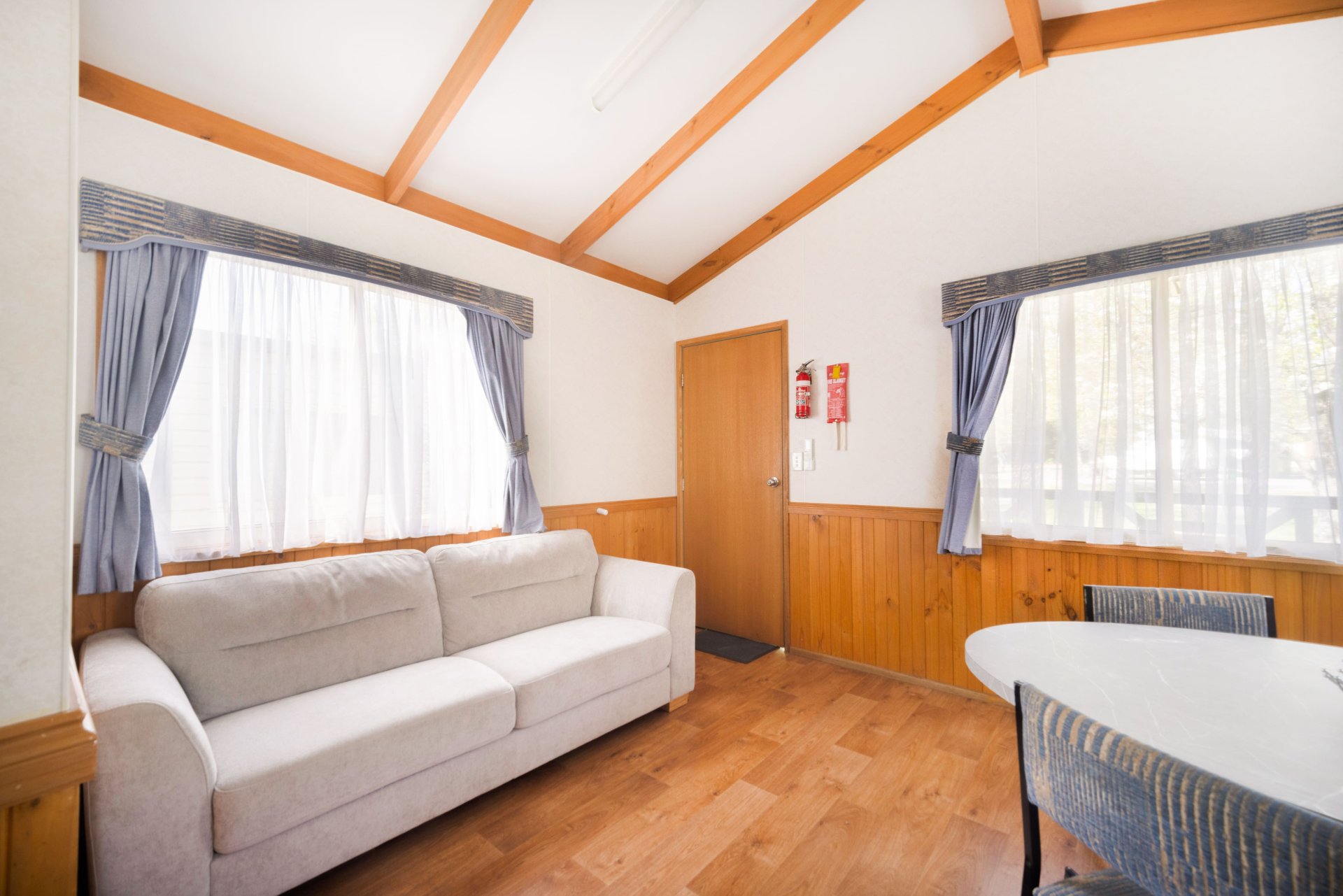 Superior Family Cabin Plus – Lake Hamilton Motor Village — photo 2 of 7
