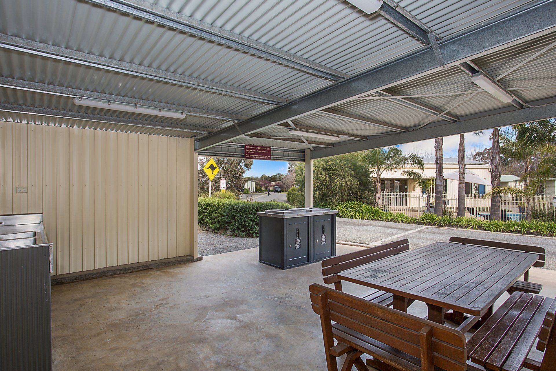 BBQ Facilities — photo 3 of 3